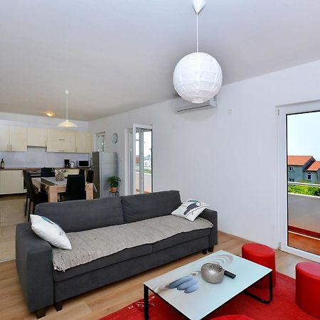 Apartment Wild Rose Подстрана Екстериор снимка