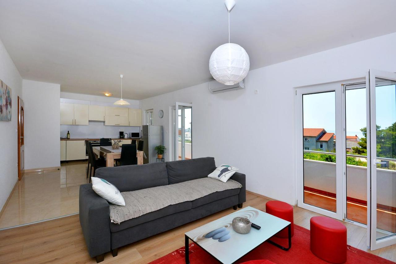 Apartment Wild Rose Подстрана Екстериор снимка