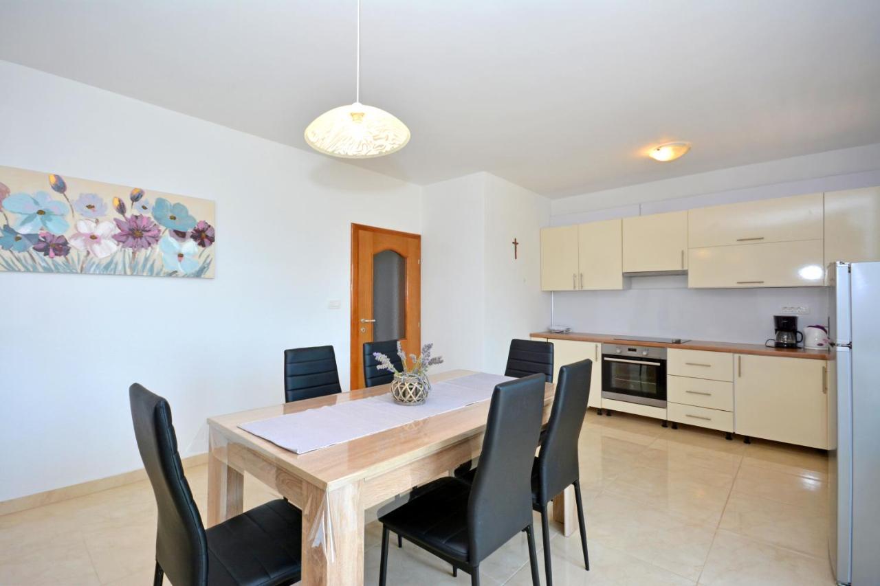 Apartment Wild Rose Подстрана Екстериор снимка