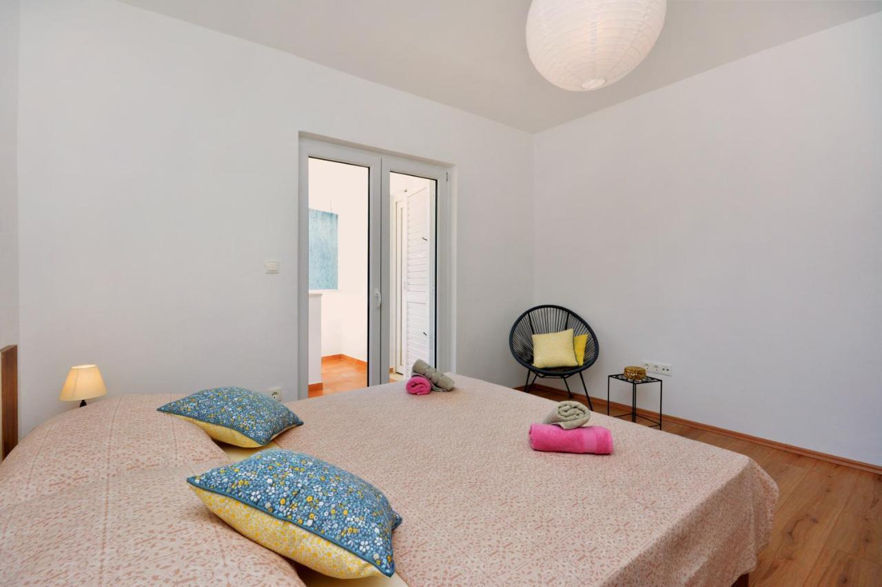 Apartment Wild Rose Подстрана Екстериор снимка