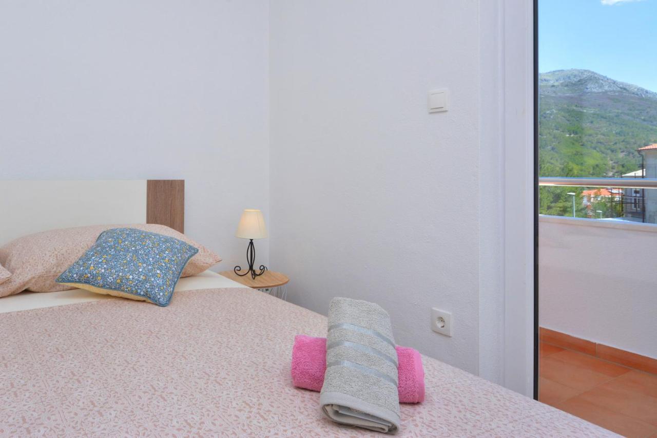 Apartment Wild Rose Подстрана Екстериор снимка