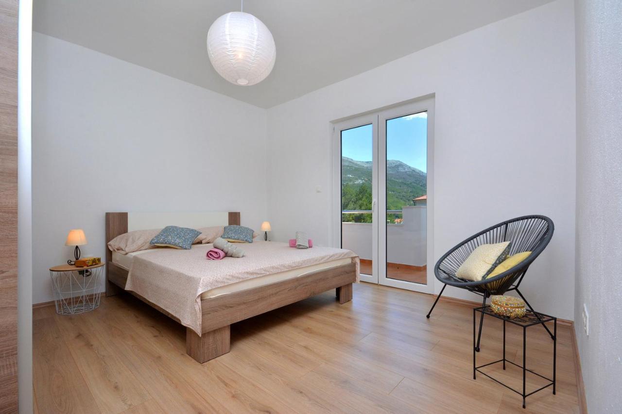 Apartment Wild Rose Подстрана Екстериор снимка