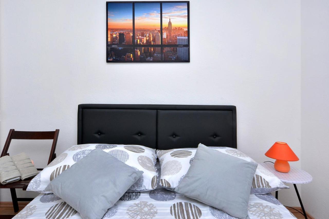 Apartment Wild Rose Подстрана Екстериор снимка