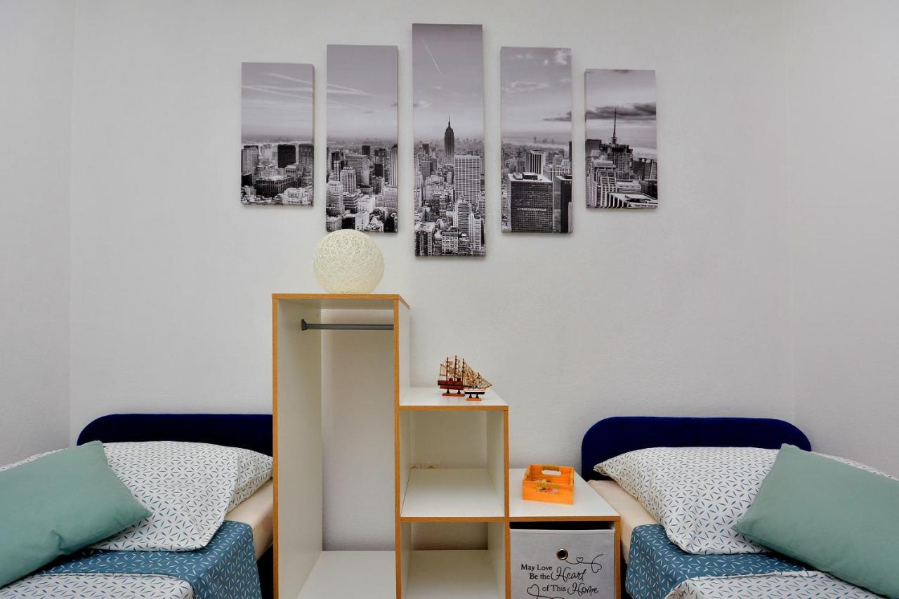 Apartment Wild Rose Подстрана Екстериор снимка