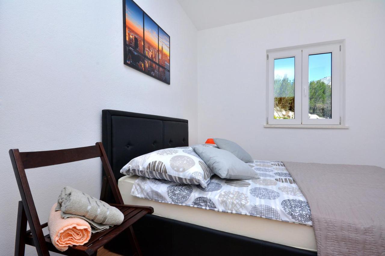 Apartment Wild Rose Подстрана Екстериор снимка