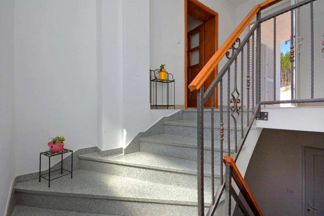 Apartment Wild Rose Подстрана Екстериор снимка
