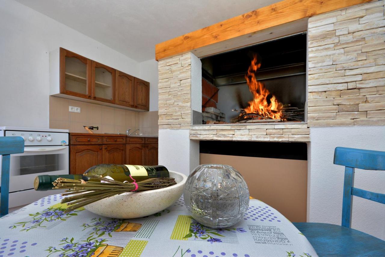 Apartment Wild Rose Подстрана Екстериор снимка
