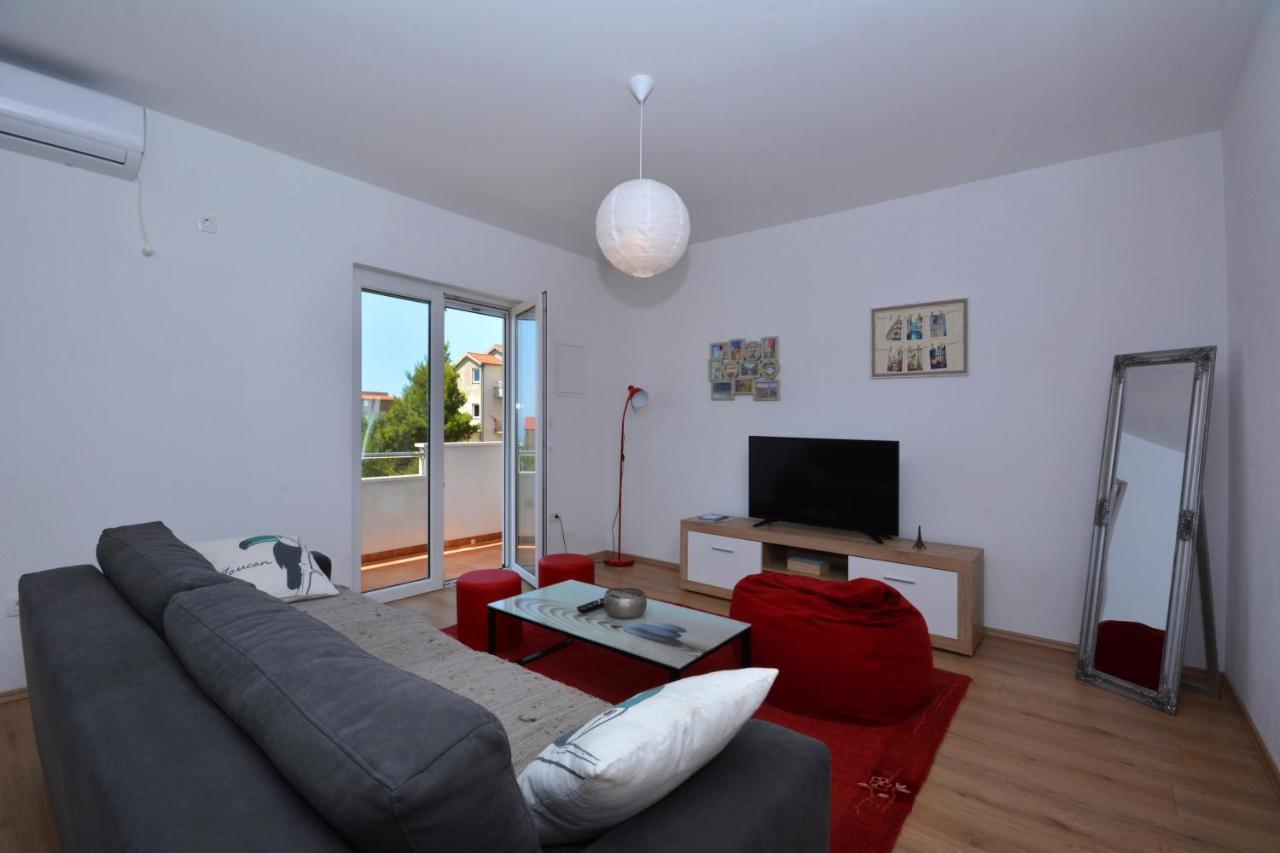 Apartment Wild Rose Подстрана Екстериор снимка
