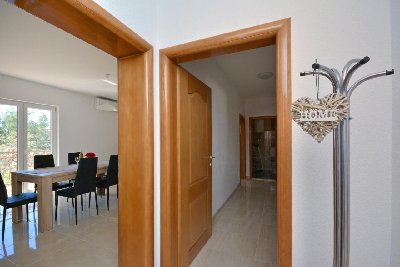 Apartment Wild Rose Подстрана Екстериор снимка
